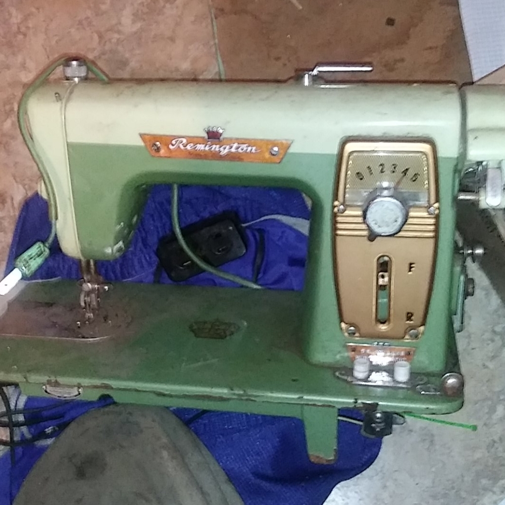 1900s sewing machine